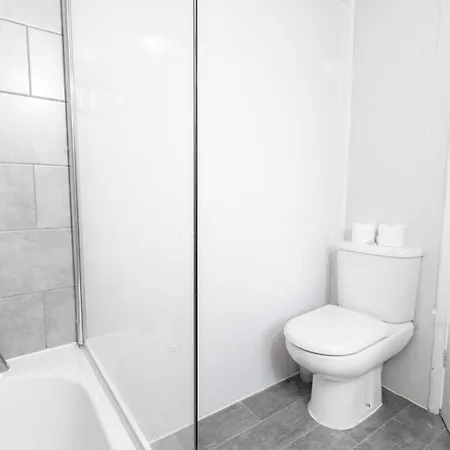 Three Bedroom House - Garden - Parking - Wifi - Netflix - Top Rated - 11T Birmingham Exterior photo