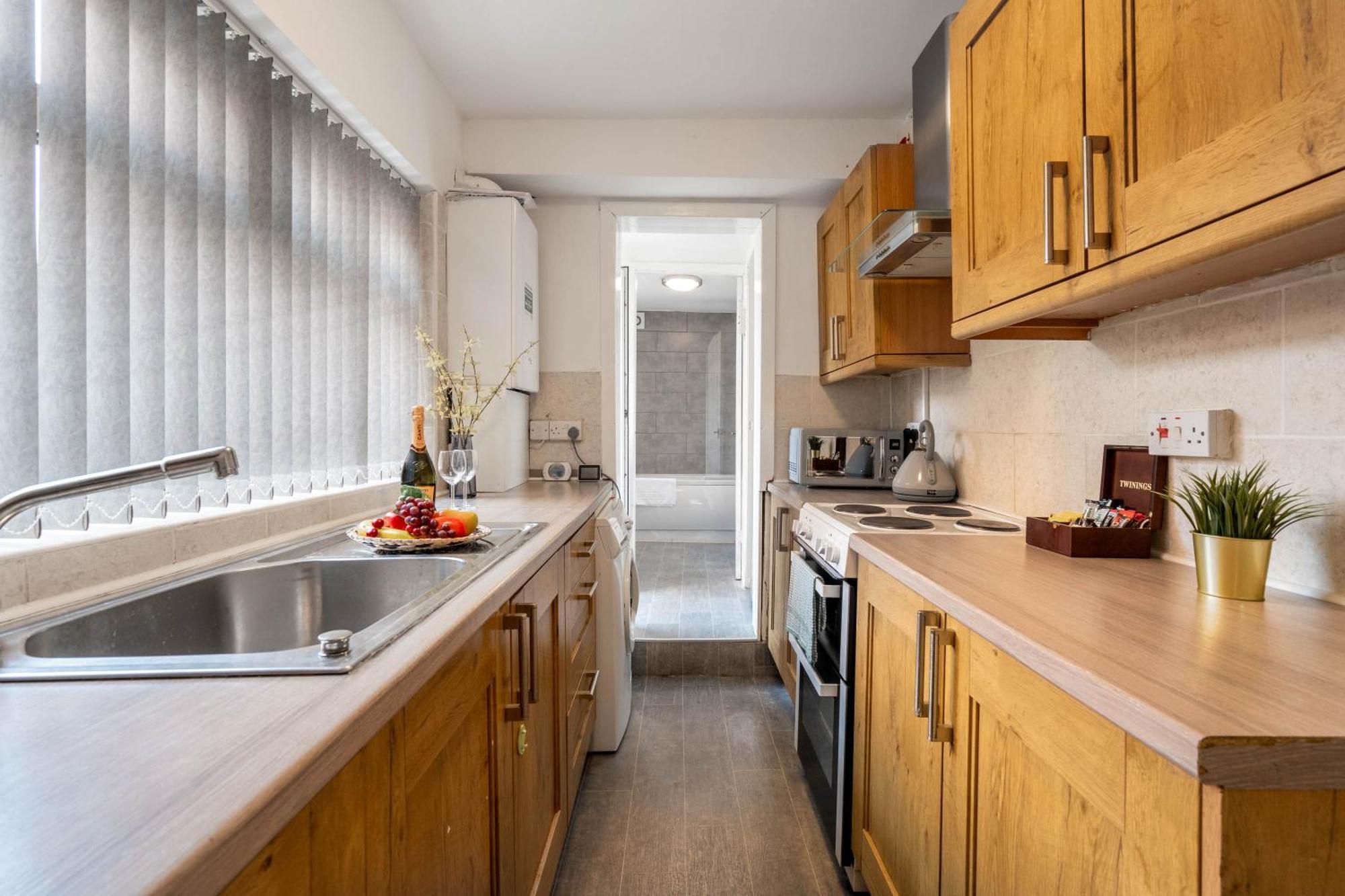 Three Bedroom House - Garden - Parking - Wifi - Netflix - Rated - 11t Holiday home Birmingham