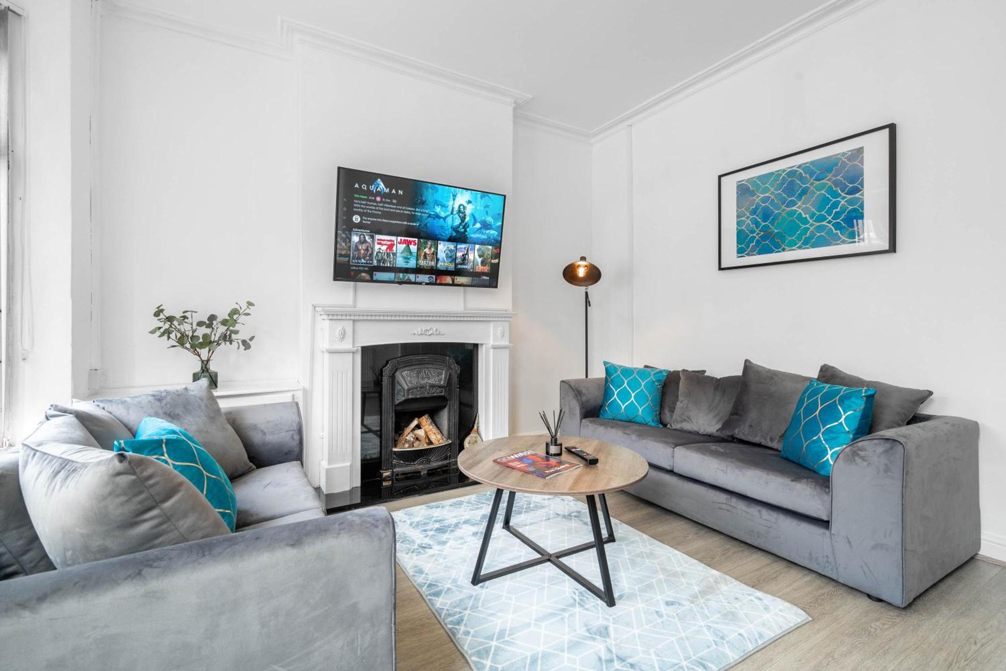 Three Bedroom House - Garden - Parking - Wifi - Netflix - Rated - 11t Сasa de vacaciones