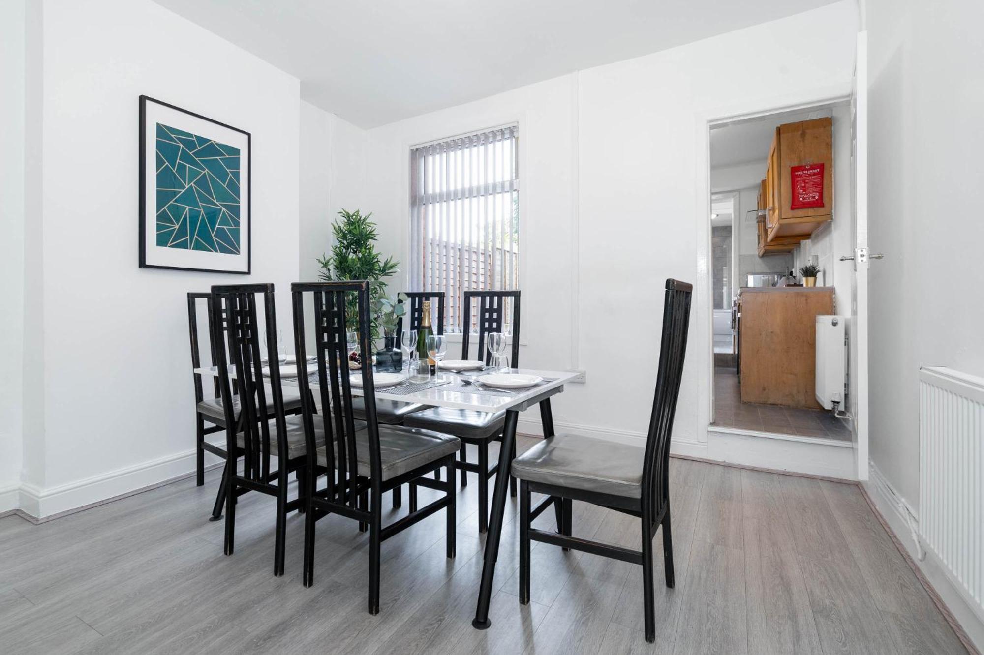 Three Bedroom House - Garden - Parking - Wifi - Netflix - Rated - 11t Сasa de vacaciones Birmingam